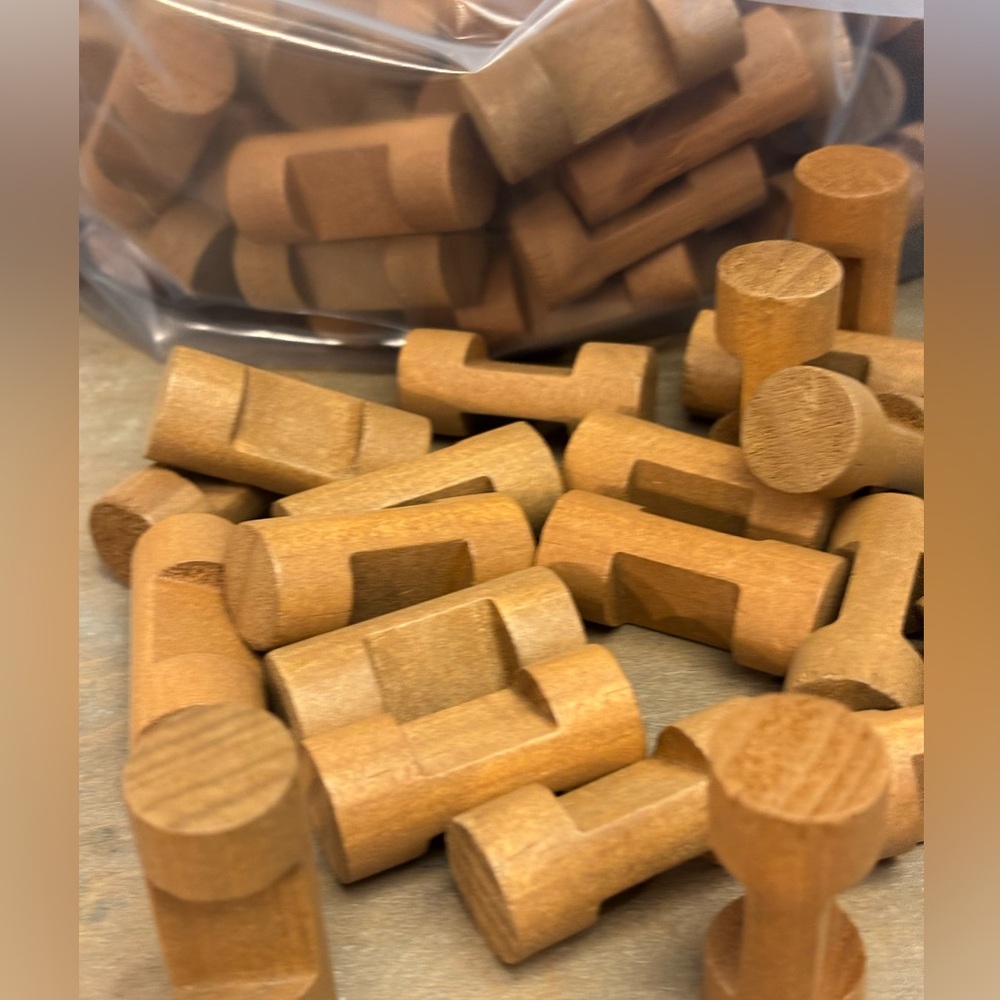 Lincoln Log wooden 1.5 inch replacement pieces, 120 pieces, 1 notch
